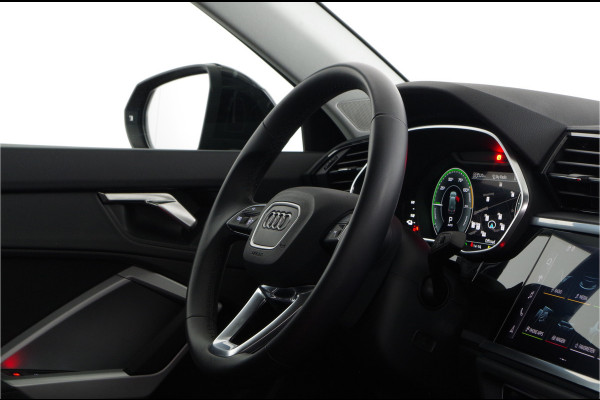 Audi Q3 45 TFSI e edition > 245pk/Leer/19inch/keyless/Stoelverwarming/Plug in-hybride...