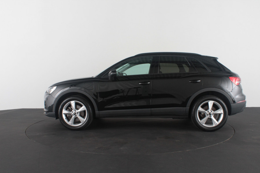 Audi Q3 45 TFSI e edition > 245pk/Leer/19inch/keyless/Stoelverwarming/Plug in-hybride...