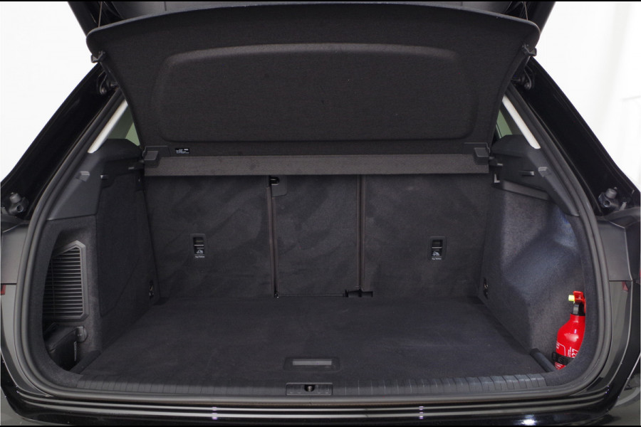 Audi Q3 45 TFSI e edition > 245pk/Leer/19inch/keyless/Stoelverwarming/Plug in-hybride...
