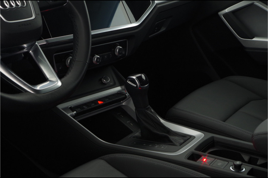 Audi Q3 45 TFSI e edition > 245pk/Leer/19inch/keyless/Stoelverwarming/Plug in-hybride...