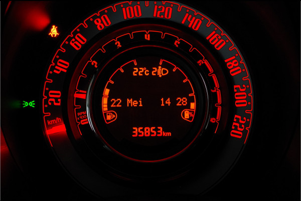 Fiat 500 1.0 Hybrid Club > Cruise control/Apple carplay/Android/Donkere hemelbekleding