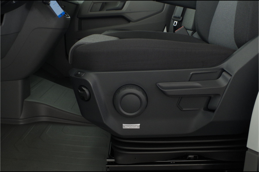 Volkswagen Crafter 35t 2.0 TDI L3H2 > BPM vrij!\Camera/cruise control/Apple Carplay/Android Auto/parkeersensor voor en achter Lease ook mogelijk!