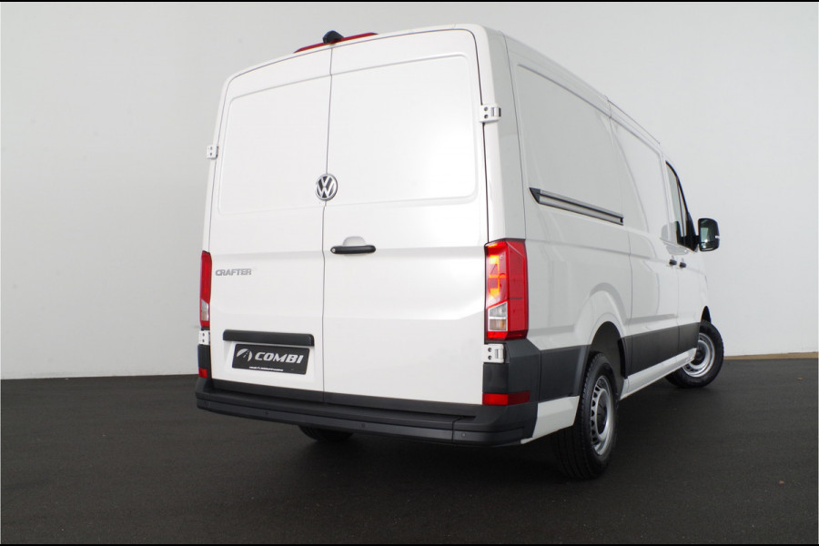 Volkswagen Crafter 35t 2.0 TDI L3H2 > BPM vrij!\Camera/cruise control/Apple Carplay/Android Auto/parkeersensor voor en achter Lease ook mogelijk!