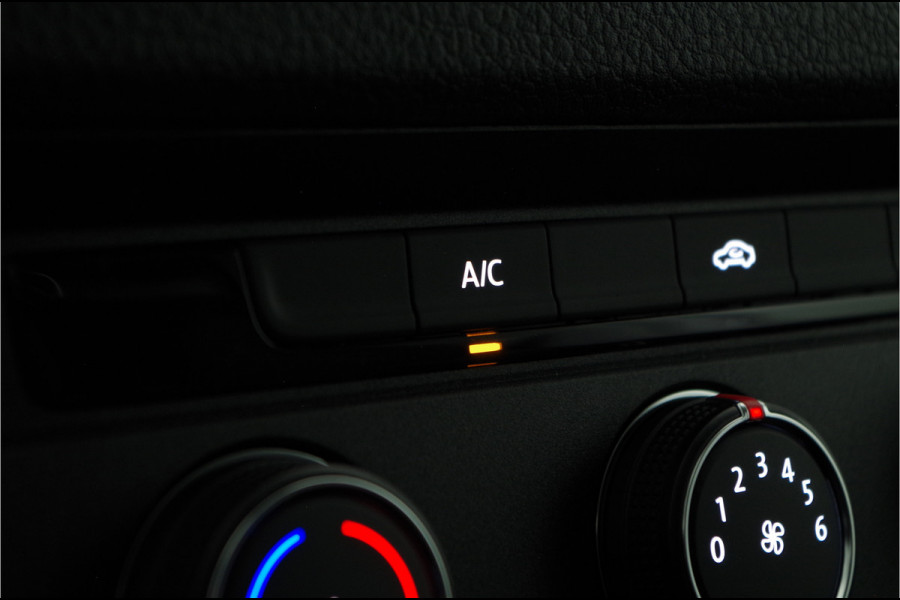 Volkswagen Crafter 35t 2.0 TDI L3H2 > BPM vrij!\Camera/cruise control/Apple Carplay/Android Auto/parkeersensor voor en achter Lease ook mogelijk!