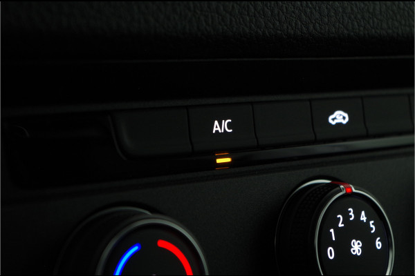 Volkswagen Crafter 35t 2.0 TDI L3H2 > BPM vrij!\Camera/cruise control/Apple Carplay/Android Auto/parkeersensor voor en achter Lease ook mogelijk!
