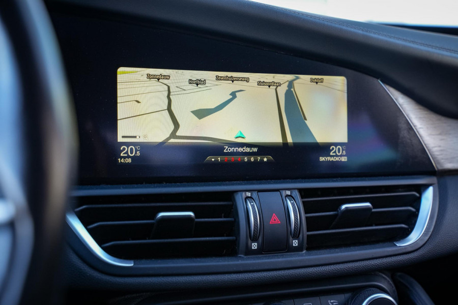 Alfa Romeo Giulia 2.0 T AWD Gepantserd 280 PK | Diplomatiek veiligheidsglas | Ex-regeringsauto Italië | Unieke historie