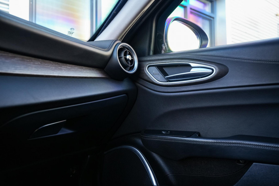 Alfa Romeo Giulia 2.0 T AWD Gepantserd 280 PK | Diplomatiek veiligheidsglas | Ex-regeringsauto Italië | Unieke historie