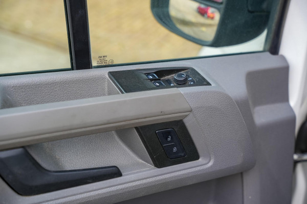 Volkswagen Crafter 30 2.0 TDI L3H2 Trendline Camera Cruise Trekhaak Schuifdeur Clima