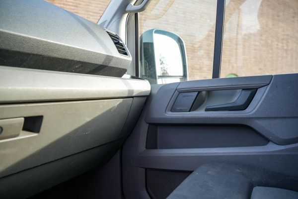 Volkswagen Crafter 30 2.0 TDI L3H2 Trendline Camera Cruise Trekhaak Schuifdeur Clima
