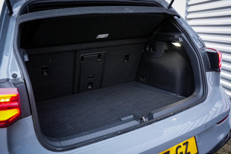 Volkswagen Golf 1.5 eTSI R-Line Business Panodak IQ Light Camera DAB+ ACC Navigatie Stoel-stuurverw. LPG Alcantara