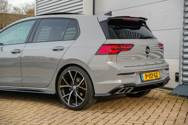 Volkswagen Golf 1.5 eTSI R-Line Business Panodak IQ Light Camera DAB+ ACC Navigatie Stoel-stuurverw. LPG Alcantara