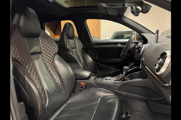 Audi RS3 Sportback 2.5 TFSI Quattro, Pano, Virtual, Apple Carplay, Black Pack, Cam, Blind Spot, Dynamisch, Dealer Onderhouden