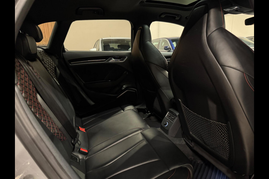 Audi RS3 Sportback 2.5 TFSI Quattro, Pano, Virtual, Apple Carplay, Black Pack, Cam, Blind Spot, Dynamisch, Dealer Onderhouden