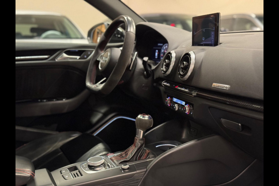 Audi RS3 Sportback 2.5 TFSI Quattro, Pano, Virtual, Apple Carplay, Black Pack, Cam, Blind Spot, Dynamisch, Dealer Onderhouden