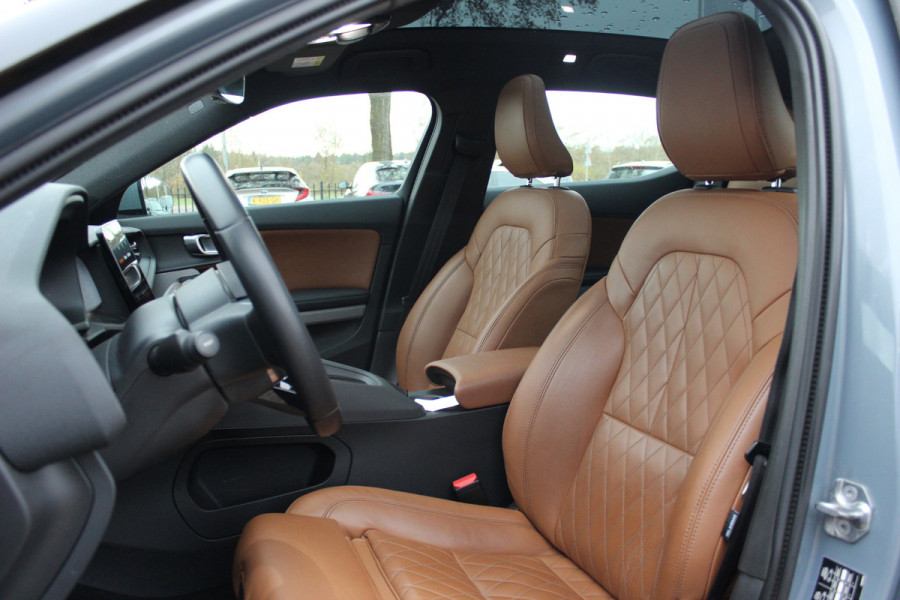 Polestar 2 Long Range Dual Motor Launch Edition 78kWh / Full option! / SoH 92.8% / Trekhaak / Panoramadak / 360Camera / Luxe Leder / Keyless / 19'' / Stuurverwarming / Navigatie / DAB / ACC / Virtual Cockpit