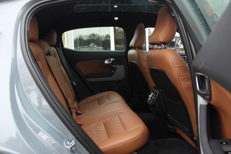 Polestar 2 Long Range Dual Motor Launch Edition 78kWh / Full option! / SoH 92.8% / Trekhaak / Panoramadak / 360Camera / Luxe Leder / Keyless / 19'' / Stuurverwarming / Navigatie / DAB / ACC / Virtual Cockpit