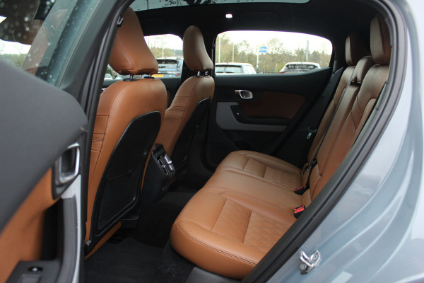 Polestar 2 Long Range Dual Motor Launch Edition 78kWh / Full option! / SoH 92.8% / Trekhaak / Panoramadak / 360Camera / Luxe Leder / Keyless / 19'' / Stuurverwarming / Navigatie / DAB / ACC / Virtual Cockpit