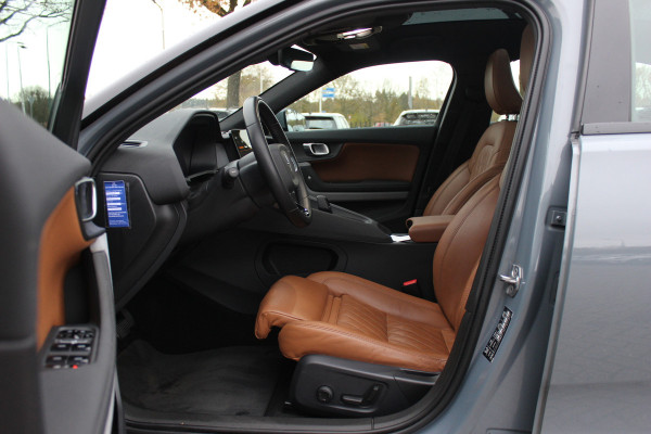 Polestar 2 Long Range Dual Motor Launch Edition 78kWh / Full option! / SoH 92.8% / Trekhaak / Panoramadak / 360Camera / Luxe Leder / Keyless / 19'' / Stuurverwarming / Navigatie / DAB / ACC / Virtual Cockpit