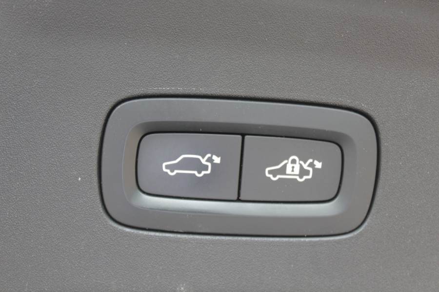 Polestar 2 Long Range Dual Motor Launch Edition 78kWh / Full option! / SoH 92.8% / Trekhaak / Panoramadak / 360Camera / Luxe Leder / Keyless / 19'' / Stuurverwarming / Navigatie / DAB / ACC / Virtual Cockpit