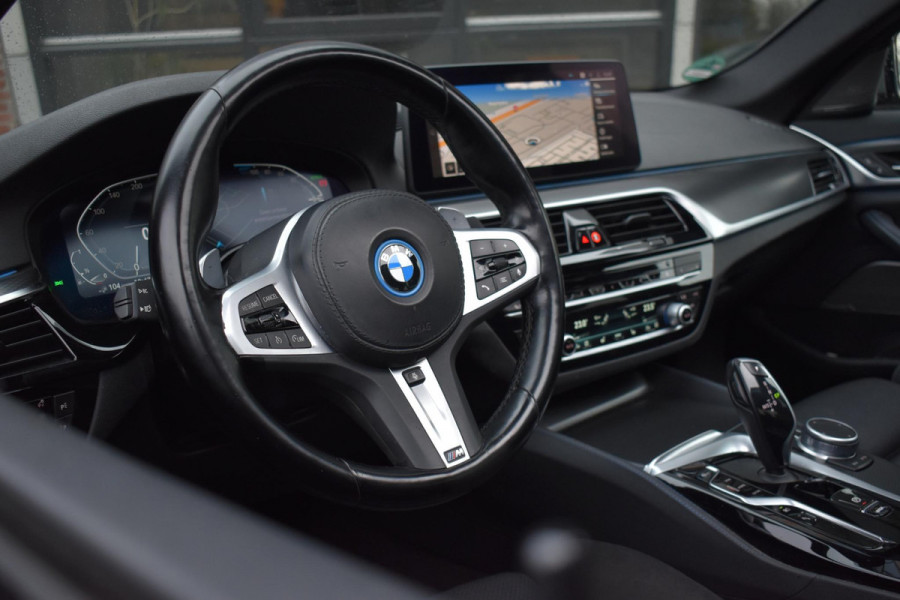 BMW 5 Serie 530e High Executive M-Sport Pano Camera 20" HK