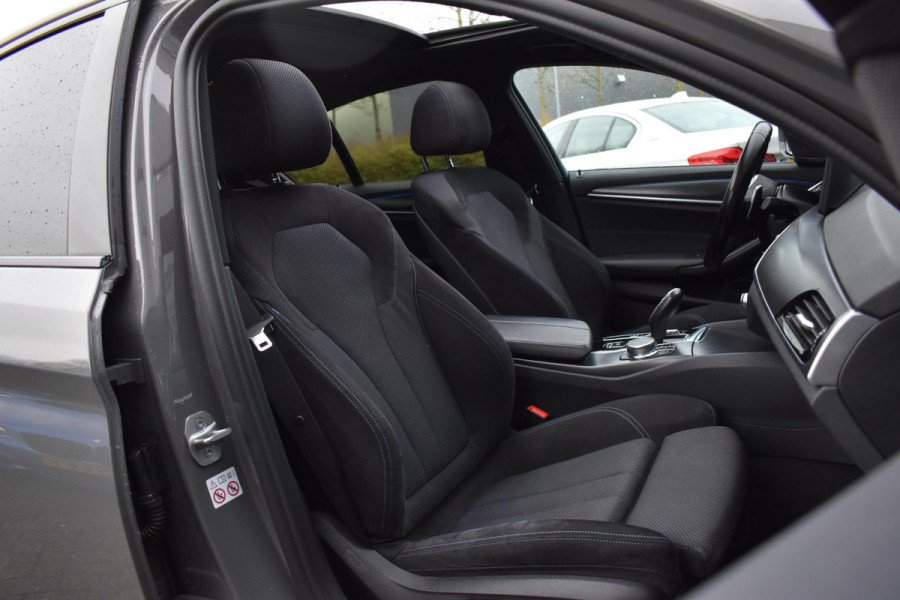 BMW 5 Serie 530e High Executive M-Sport Pano Camera 20" HK