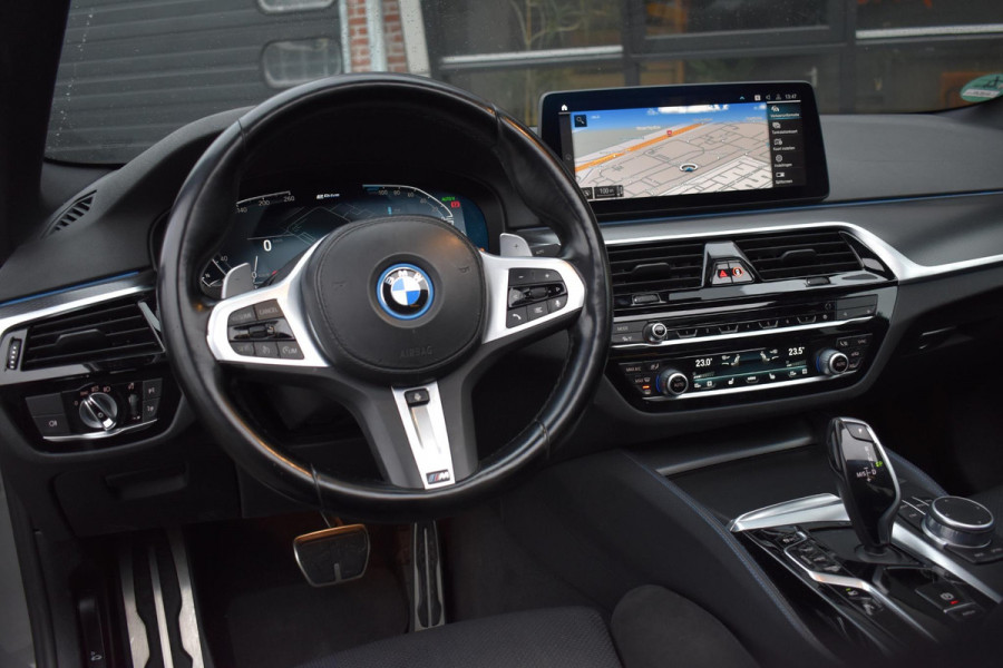 BMW 5 Serie 530e High Executive M-Sport Pano Camera 20" HK