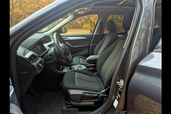 BMW X1 SDrive18i Executive . Panoramadak . 37000 km