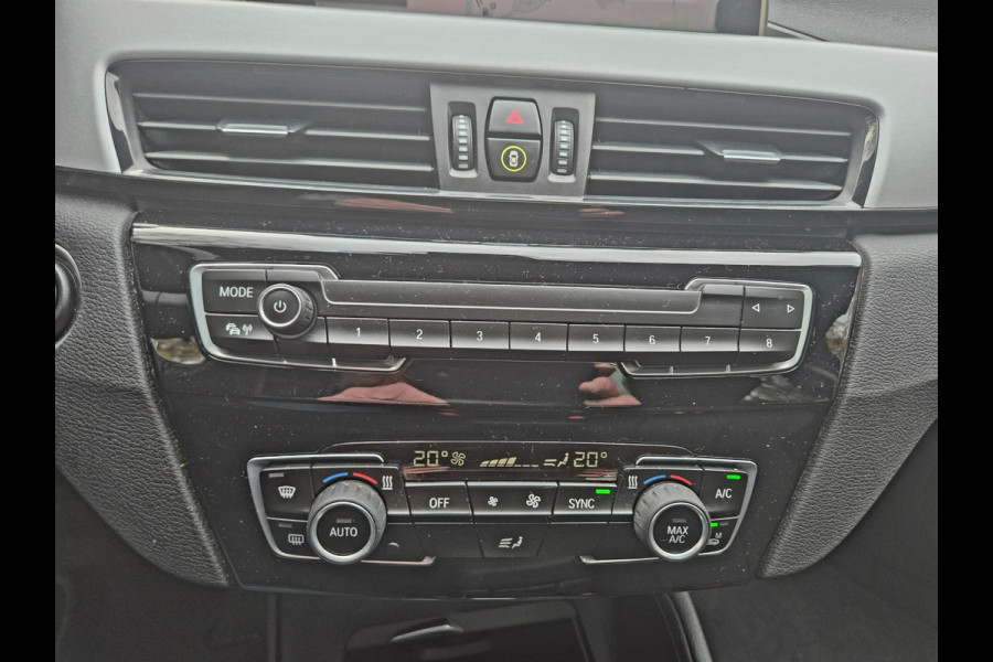 BMW X1 SDrive18i Executive . Panoramadak . 37000 km