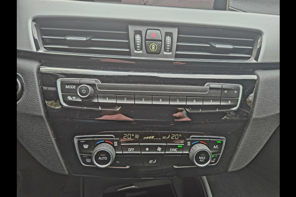 BMW X1 SDrive18i Executive . Panoramadak . 37000 km