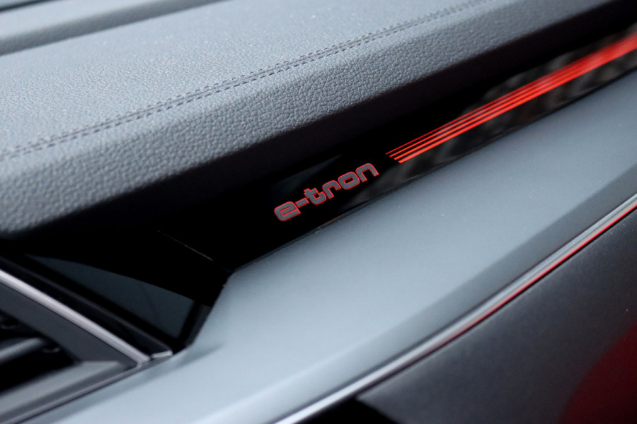 Audi e-tron 55 Quattro advanced Pro Line Plus 95 kWh | Adaptieve Cruise Control | Panoramadak | Bang&Olufsen | Soft-Close | HUD | Interieurvoorverwarming | Hulppakket Tour+Stad | Memory | Matrix LED |