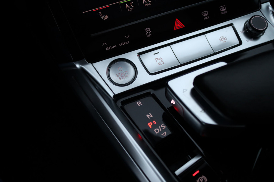 Audi e-tron 55 Quattro advanced Pro Line Plus 95 kWh | Adaptieve Cruise Control | Panoramadak | Bang&Olufsen | Soft-Close | HUD | Interieurvoorverwarming | Hulppakket Tour+Stad | Memory | Matrix LED |