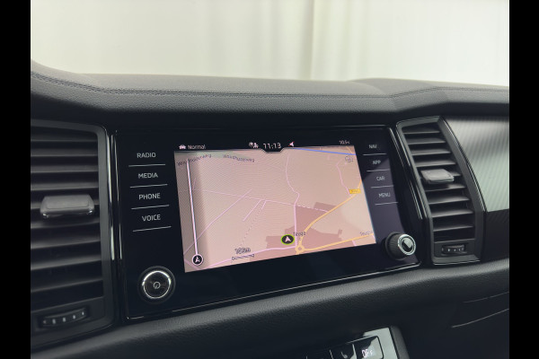 Škoda Kodiaq 1.5 TSI Sportline Business [ 7-Pers. ] (INCL-BTW) Aut. *LEATHER-MICROFIBRE | FULL-LED | ADAPTIVE-CRUISE | MEMORY-PACK | DIGI-COCKPIT | NAVI-FULLMAP | CAMERA | DAB+ | AMBIENT-LIGHT | KEYLESS | CARPLAY | PRIVACY-GLASS| TOWBAR | 20''