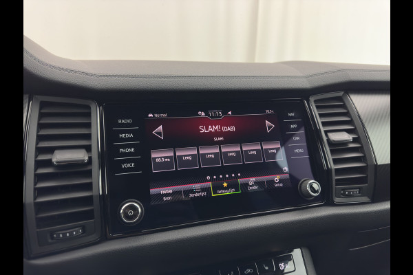 Škoda Kodiaq 1.5 TSI Sportline Business [ 7-Pers. ] (INCL-BTW) Aut. *LEATHER-MICROFIBRE | FULL-LED | ADAPTIVE-CRUISE | MEMORY-PACK | DIGI-COCKPIT | NAVI-FULLMAP | CAMERA | DAB+ | AMBIENT-LIGHT | KEYLESS | CARPLAY | PRIVACY-GLASS| TOWBAR | 20''