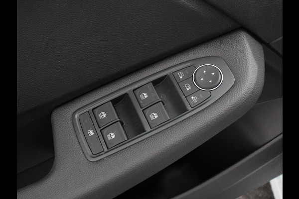 Mitsubishi Colt 1.6 HEV Automaat Intense DEMO Navigatie d.m.v. Apple Carplay/Android Auto Camera Climate Control Cruise Control Lichtmetalen velgen Extra Getint Glas Digitale Cockpit