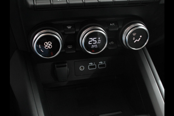 Mitsubishi Colt 1.6 HEV Automaat Intense DEMO Navigatie d.m.v. Apple Carplay/Android Auto Camera Climate Control Cruise Control Lichtmetalen velgen Extra Getint Glas Digitale Cockpit