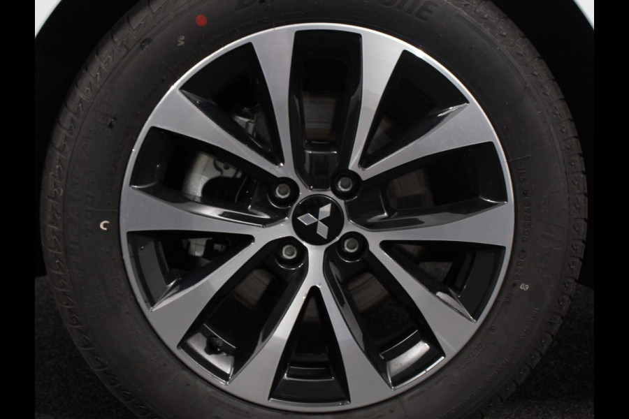 Mitsubishi Colt 1.6 HEV Automaat Intense DEMO Navigatie d.m.v. Apple Carplay/Android Auto Camera Climate Control Cruise Control Lichtmetalen velgen Extra Getint Glas Digitale Cockpit