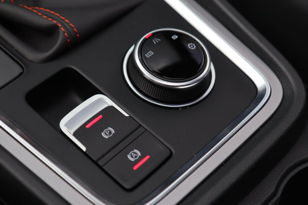 Seat Ateca 1.5 TSI FR / PANODAK / KEYLESS / ACC / CAMERA / CARPLAY