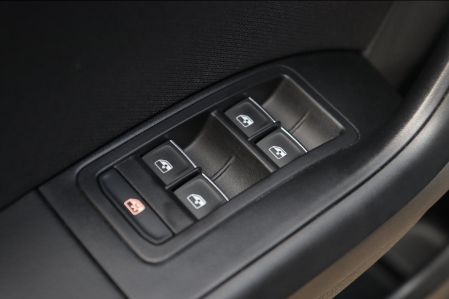 Seat Ateca 1.5 TSI FR / PANODAK / KEYLESS / ACC / CAMERA / CARPLAY