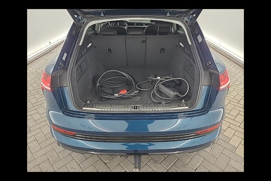 Audi e-tron 55 quattro Business edition 95 kWh | Trekhaak | Navi | Memory |