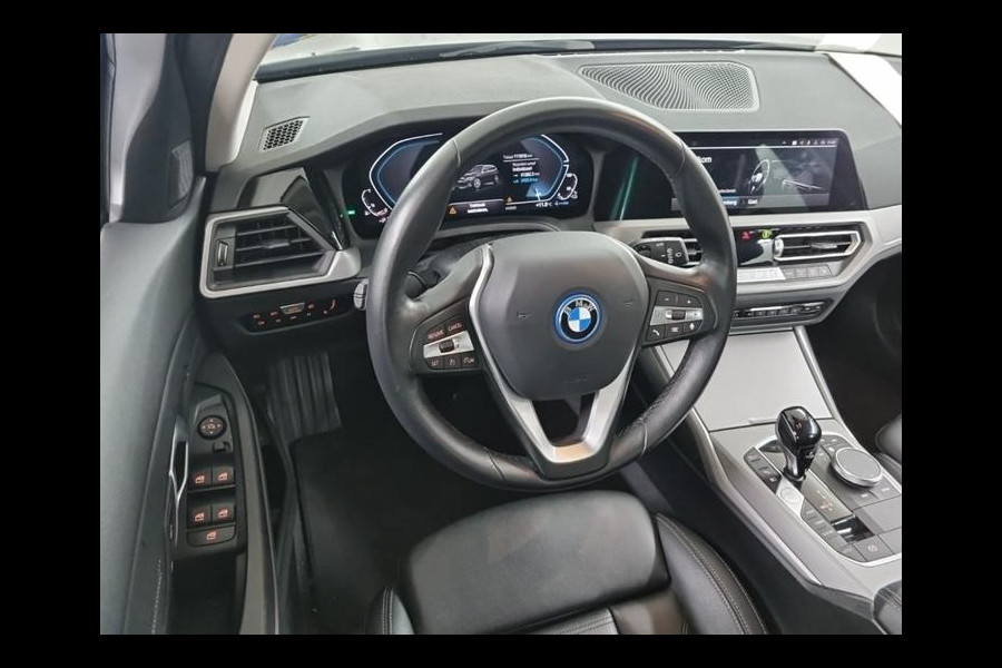 BMW 3 Serie Touring 320e Aut. Business Ed. | Trekhaak | BMW Laser | Leder |