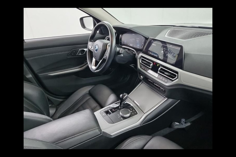 BMW 3 Serie Touring 320e Aut. Business Ed. | Trekhaak | BMW Laser | Leder |