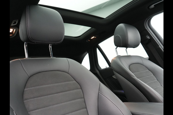 Mercedes-Benz GLC 300e 4MATIC AMG 320pk PHEV | Trekhaak Af Fabriek | Panodak | Adaptive Cruise | Camera | Alcantara Sportstoelen Memory & Verwarmd | Sfeerverlichting | Apple Carplay | Blis | Navigatie | DAB |