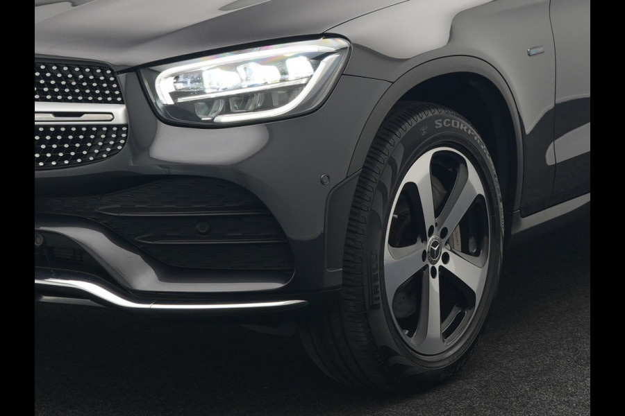 Mercedes-Benz GLC 300e 4MATIC AMG 320pk PHEV | Trekhaak Af Fabriek | Panodak | Adaptive Cruise | Camera | Alcantara Sportstoelen Memory & Verwarmd | Sfeerverlichting | Apple Carplay | Blis | Navigatie | DAB |