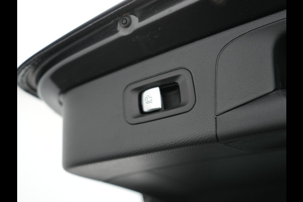 Mercedes-Benz GLC 300e 4MATIC AMG 320pk PHEV | Trekhaak Af Fabriek | Panodak | Adaptive Cruise | Camera | Alcantara Sportstoelen Memory & Verwarmd | Sfeerverlichting | Apple Carplay | Blis | Navigatie | DAB |