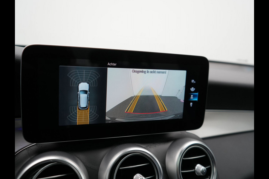 Mercedes-Benz GLC 300e 4MATIC AMG 320pk PHEV | Trekhaak Af Fabriek | Panodak | Adaptive Cruise | Camera | Alcantara Sportstoelen Memory & Verwarmd | Sfeerverlichting | Apple Carplay | Blis | Navigatie | DAB |