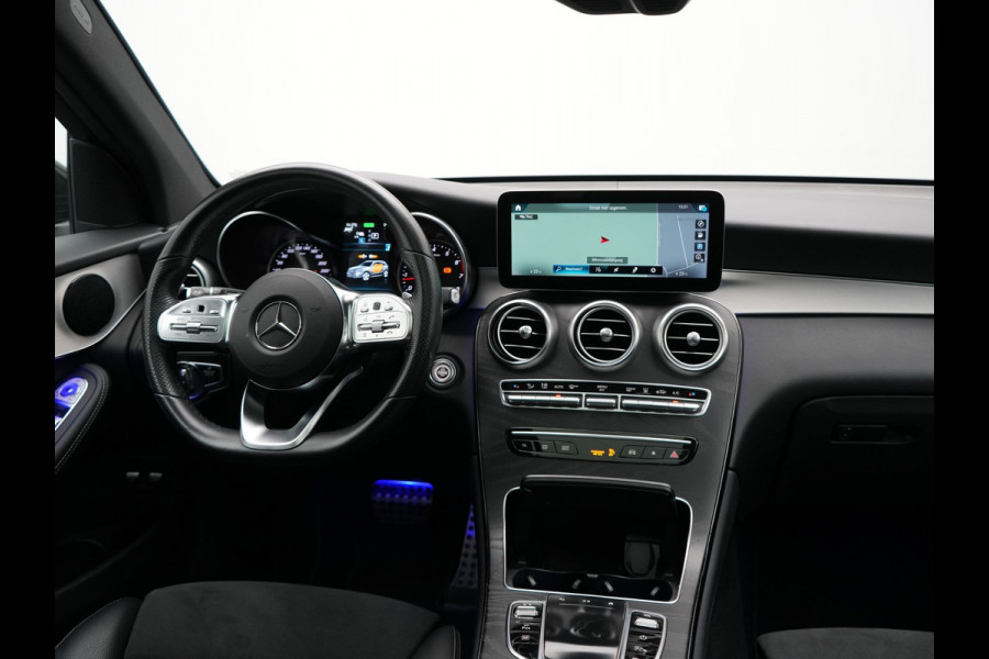 Mercedes-Benz GLC 300e 4MATIC AMG 320pk PHEV | Trekhaak Af Fabriek | Panodak | Adaptive Cruise | Camera | Alcantara Sportstoelen Memory & Verwarmd | Sfeerverlichting | Apple Carplay | Blis | Navigatie | DAB |