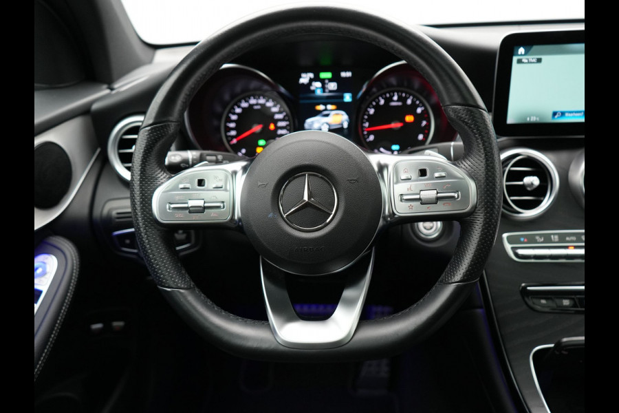 Mercedes-Benz GLC 300e 4MATIC AMG 320pk PHEV | Trekhaak Af Fabriek | Panodak | Adaptive Cruise | Camera | Alcantara Sportstoelen Memory & Verwarmd | Sfeerverlichting | Apple Carplay | Blis | Navigatie | DAB |