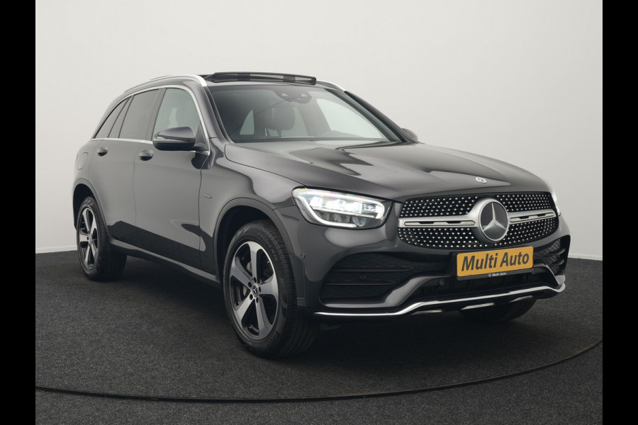 Mercedes-Benz GLC 300e 4MATIC AMG 320pk PHEV | Trekhaak Af Fabriek | Panodak | Adaptive Cruise | Camera | Alcantara Sportstoelen Memory & Verwarmd | Sfeerverlichting | Apple Carplay | Blis | Navigatie | DAB |