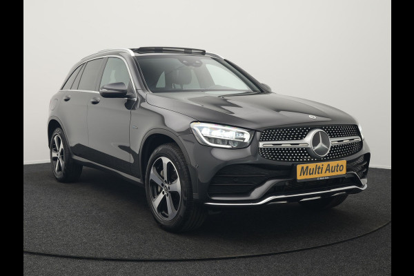 Mercedes-Benz GLC 300e 4MATIC AMG 320pk PHEV | Trekhaak Af Fabriek | Panodak | Adaptive Cruise | Camera | Alcantara Sportstoelen Memory & Verwarmd | Sfeerverlichting | Apple Carplay | Blis | Navigatie | DAB |