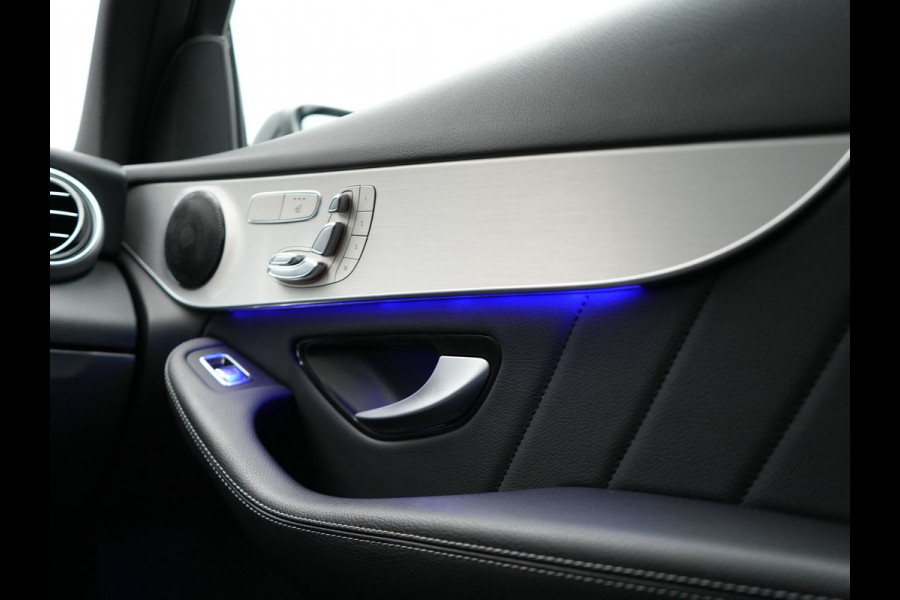 Mercedes-Benz GLC 300e 4MATIC AMG 320pk PHEV | Trekhaak Af Fabriek | Panodak | Adaptive Cruise | Camera | Alcantara Sportstoelen Memory & Verwarmd | Sfeerverlichting | Apple Carplay | Blis | Navigatie | DAB |